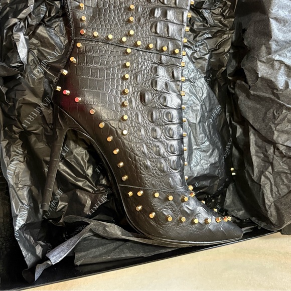 Jennifer Le: Crocodile Black Thigh High Boots w/ Gold Studs - Picture 4 of 7